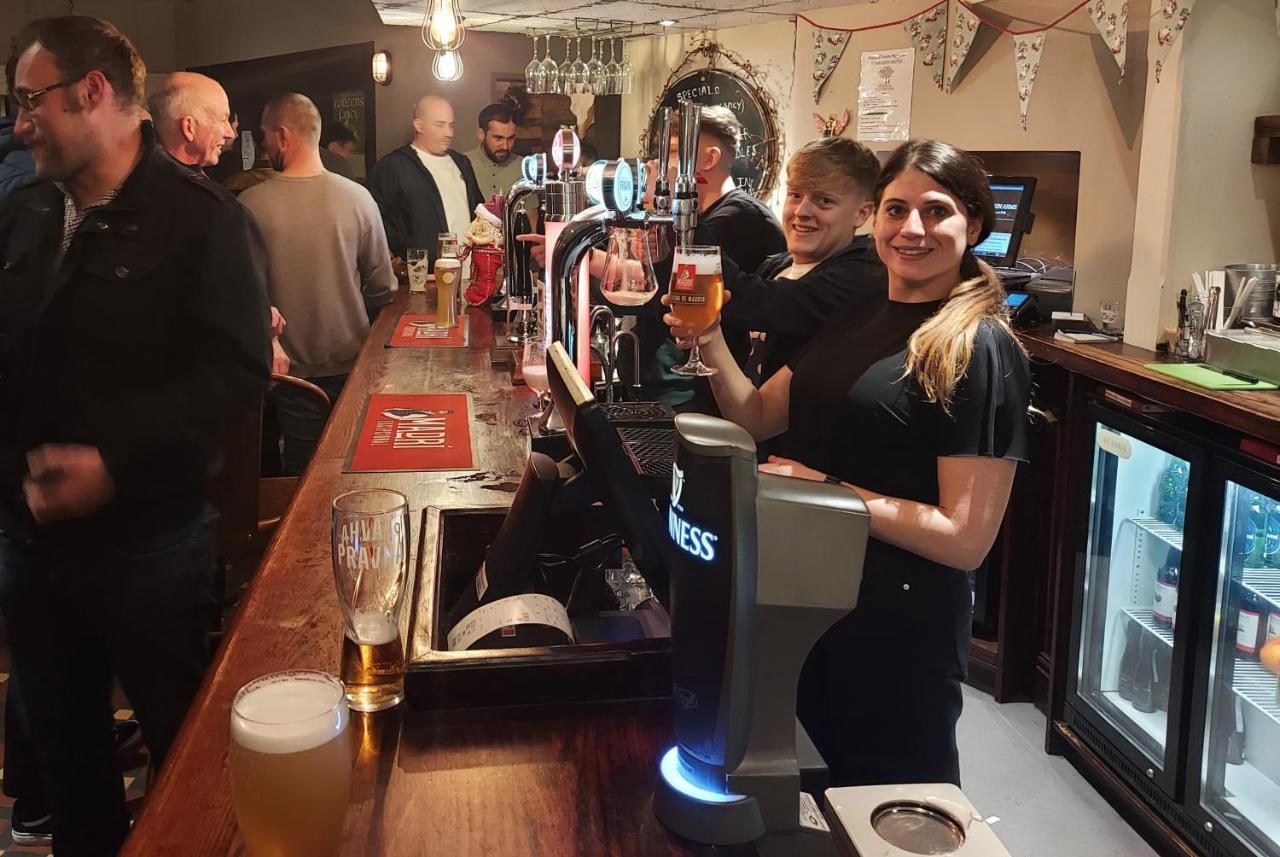 Trawden Arms Community Owned Pub Hotel Winewall Eksteriør billede
