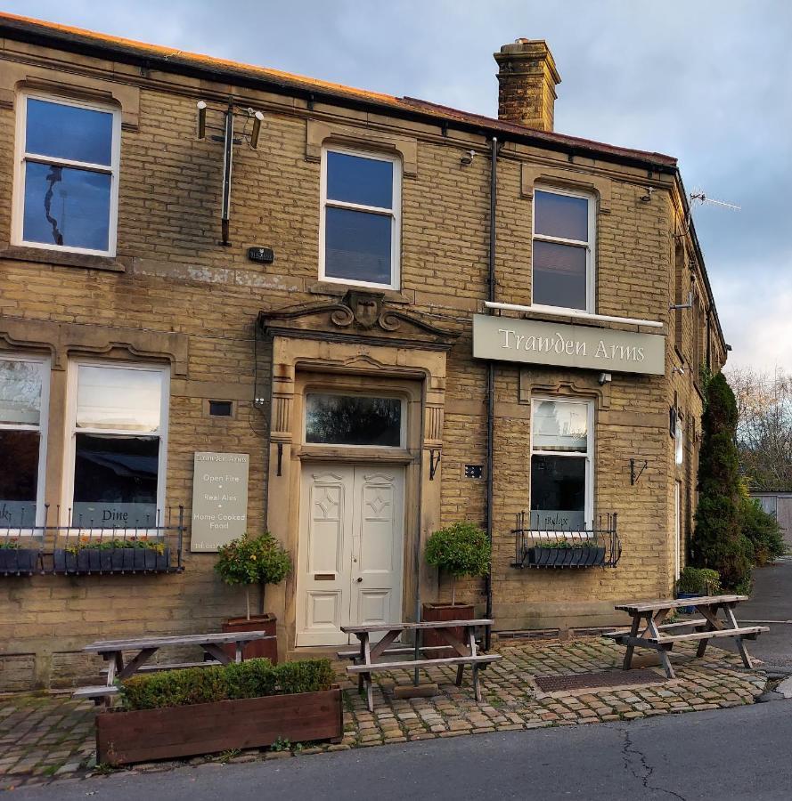 Trawden Arms Community Owned Pub Hotel Winewall Eksteriør billede