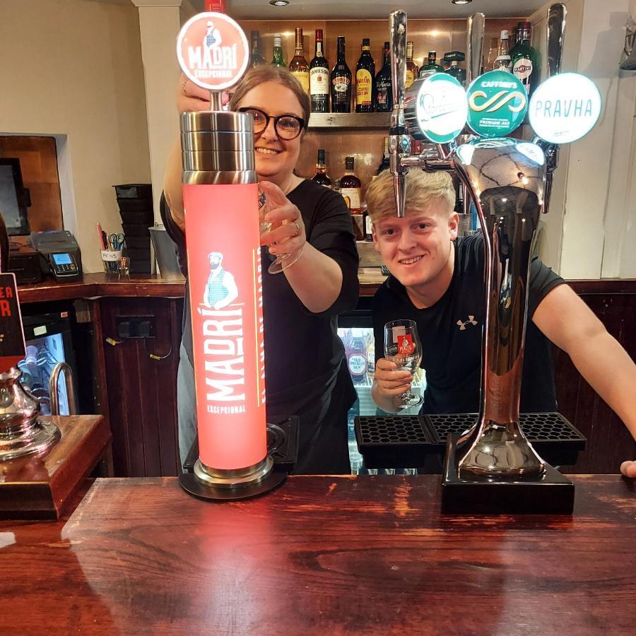 Trawden Arms Community Owned Pub Hotel Winewall Eksteriør billede