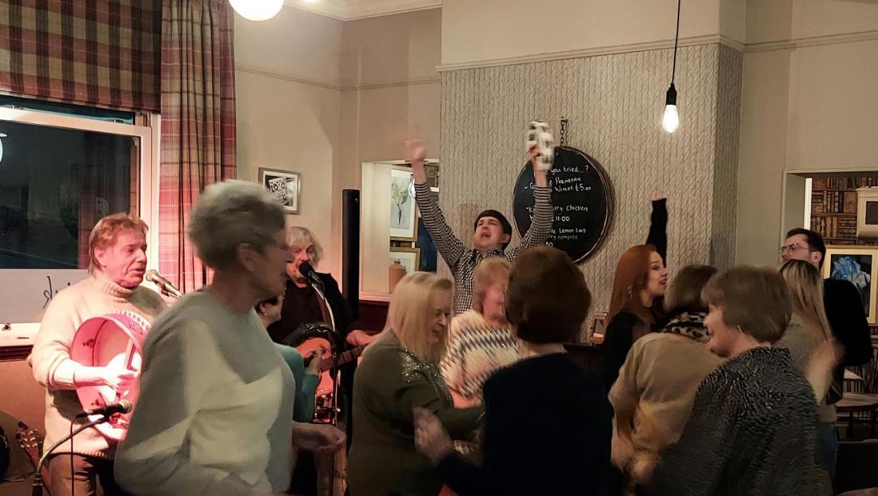 Trawden Arms Community Owned Pub Hotel Winewall Eksteriør billede