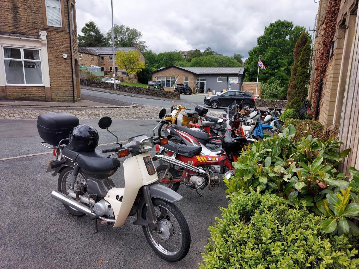 Trawden Arms Community Owned Pub Hotel Winewall Eksteriør billede